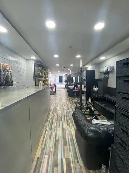 Local commercial dans Paris à louer - Photo de l’immeuble – Image 3 sur 5