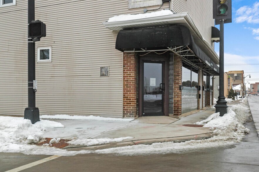 1027 S Main St, Oshkosh, WI à vendre - Photo de l’immeuble – Image 2 sur 47
