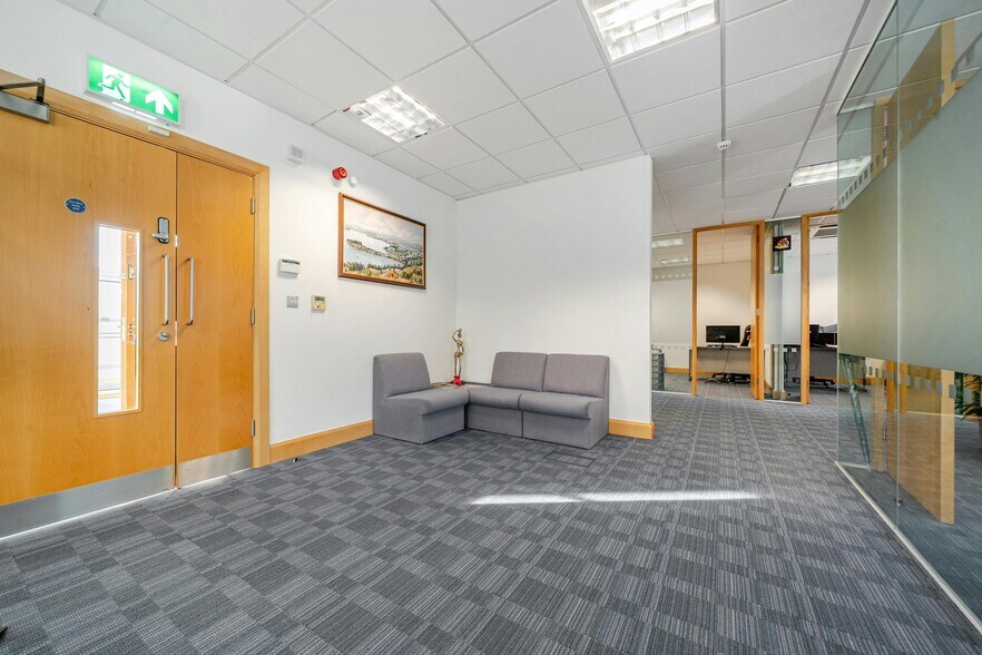 Centennial Ave, Borehamwood à vendre - Photo de l’immeuble – Image 3 sur 8