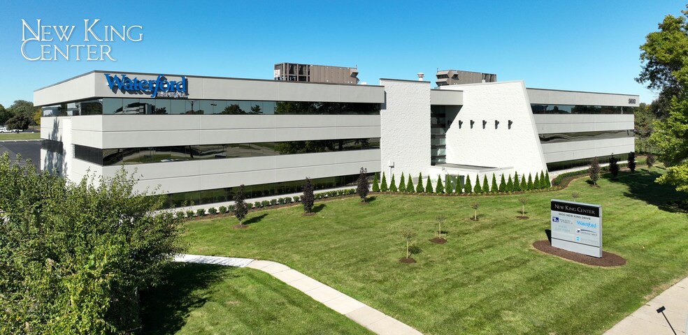 5600 New King Dr, Troy, MI à louer - Photo de l’immeuble – Image 2 sur 13