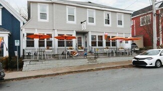 Plus de détails pour 43 Queen St, Chester, NS - Spécialisé à vendre