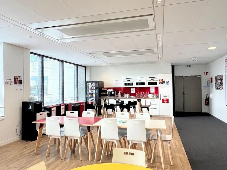 Bureau dans Rungis à louer - Photo de l’immeuble – Image 2 sur 13