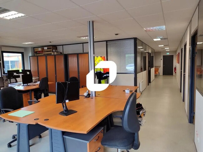 Plus de détails pour 19 Rue De L 'Epau, Sars-et-Rosières - Bureau à louer