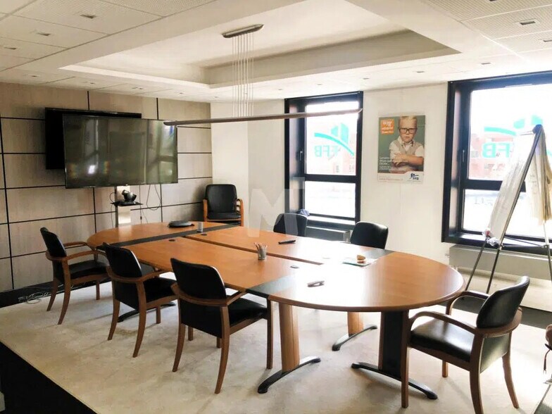 Bureau dans Évry-Courcouronnes à vendre - Photo de l’immeuble – Image 2 sur 8