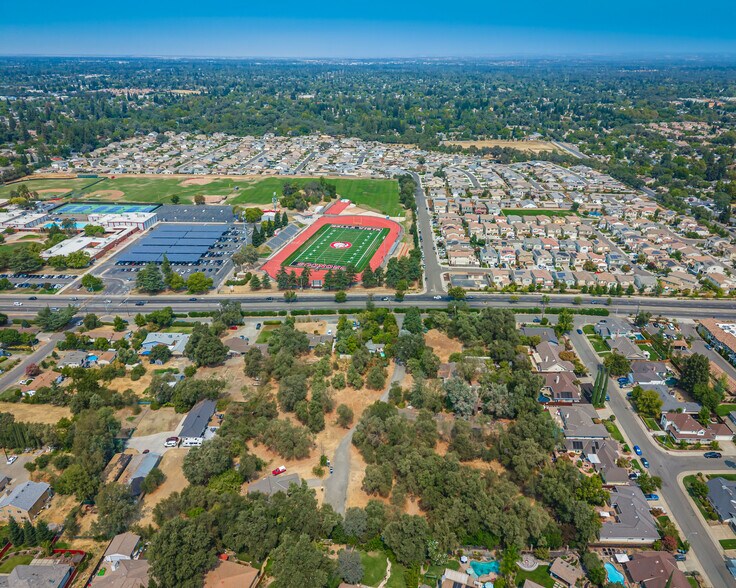 8452 Madison Ave, Fair Oaks, CA à vendre - Photo de l’immeuble – Image 2 sur 8