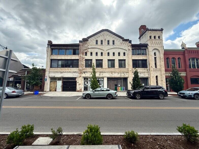 206-218 State St portefeuille de 2 biens à vendre sur LoopNet.fr - Photo de l’immeuble – Image 1 sur 37