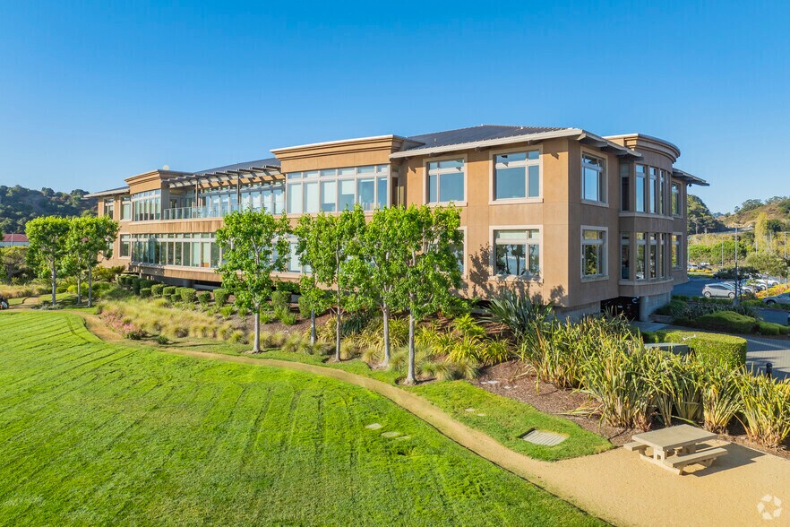 2350 Kerner Blvd, San Rafael, CA à louer - Photo de l’immeuble – Image 3 sur 10