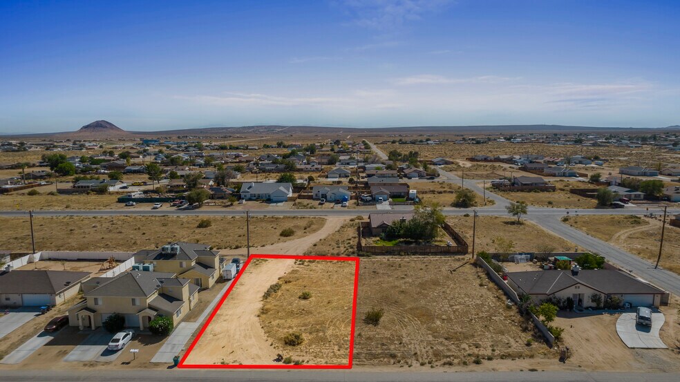 9232 Holly Ave, California City, CA à vendre - Photo de l’immeuble – Image 2 sur 7