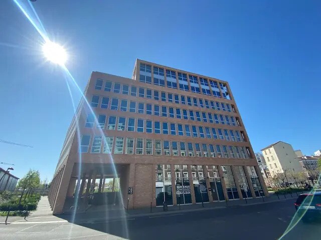 Bureau dans Ivry-sur-Seine à louer - Photo de l’immeuble – Image 2 sur 7