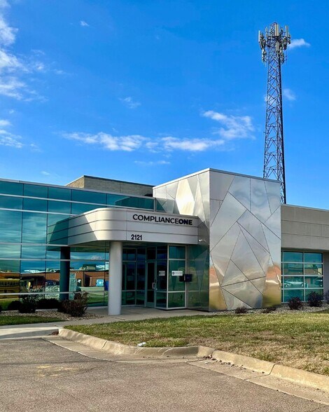 2121 SW Chelsea Dr, Topeka, KS à louer - Photo de l’immeuble – Image 3 sur 14