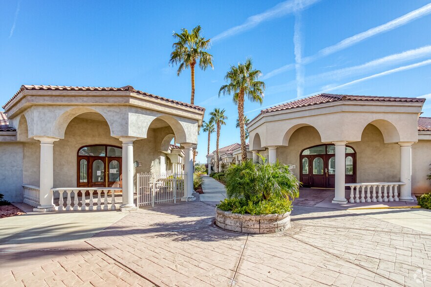 5860 S Pecos Rd, Las Vegas, NV à louer - Photo de l’immeuble – Image 3 sur 7