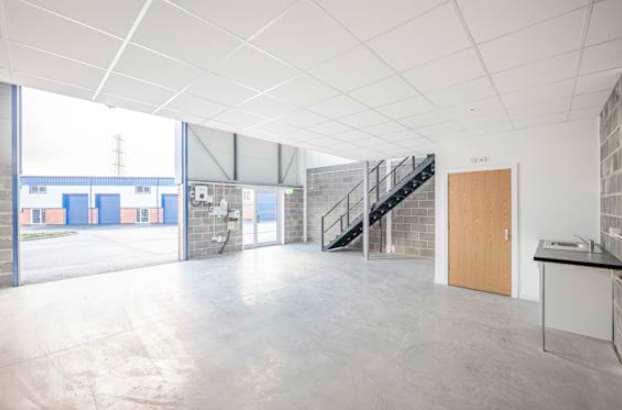 198-202 Broomhill Rd, Bristol, BST BS4 4TP - Lot 2 - - Photo intérieure - Image 1 of 3