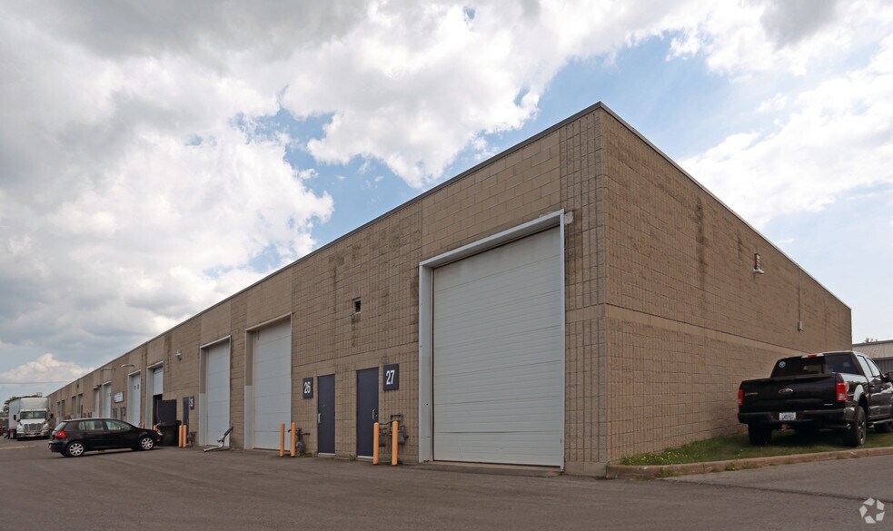 2 Cushman Rd, St Catharines, ON à louer - Photo de l’immeuble – Image 2 sur 3