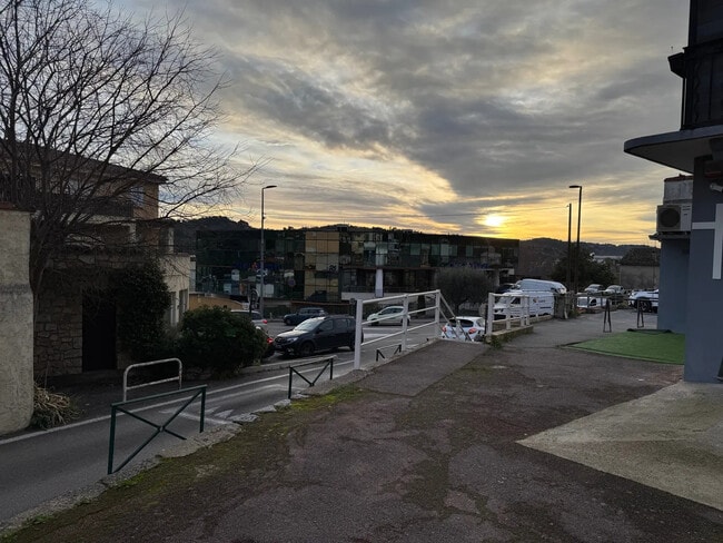 Plus de détails pour 40 Chemin De L'Orme, Grasse - Local commercial à louer