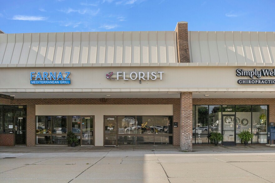 37609-37685 5 Mile Rd, Livonia, MI à vendre - Photo de l’immeuble – Image 1 sur 27