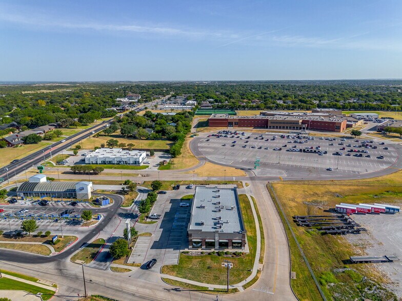 6060 Rocky Point Trl, Lake Worth, TX à louer - Photo de l’immeuble – Image 2 sur 6