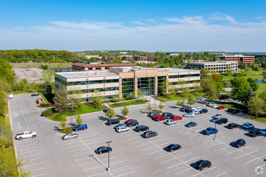 N19W24200 Riverwood Dr, Pewaukee, WI à louer - Aérien – Image 2 sur 6