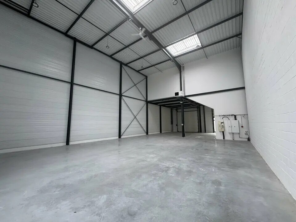 Local d’activités dans Chalifert à louer Photo de l’immeuble– Image 1 sur 5