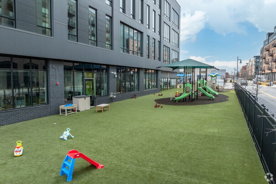 4010 Boston St, Baltimore, MD à louer - Photo de l’immeuble – Image 3 sur 7