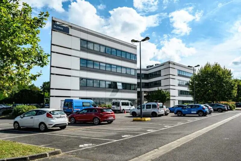 101 Rue Du Pelvoux, Évry-Courcouronnes à louer - Photo de l’immeuble – Image 3 sur 9