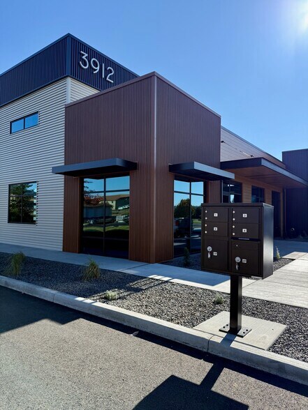 3912 N Schreiber Way, Coeur d'Alene, ID à louer - Photo de l’immeuble – Image 3 sur 4