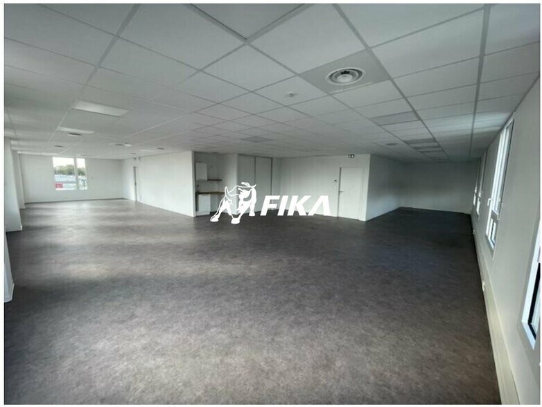 Bureau dans Villenave-d'Ornon à vendre - Photo de l’immeuble – Image 2 sur 13