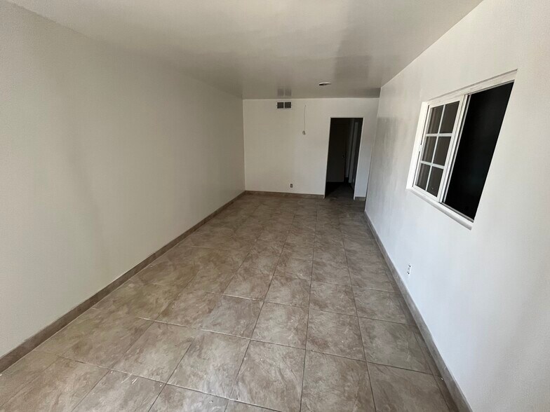 537 E Gardena Blvd, Carson, CA à louer - Photo de l’immeuble – Image 3 sur 12