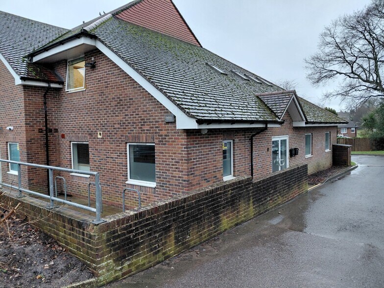 Bolding Way, Haywards Heath à louer - Photo de l’immeuble – Image 3 sur 4