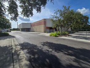 4445 26th St W, Bradenton, FL à louer Photo de l’immeuble– Image 2 sur 8