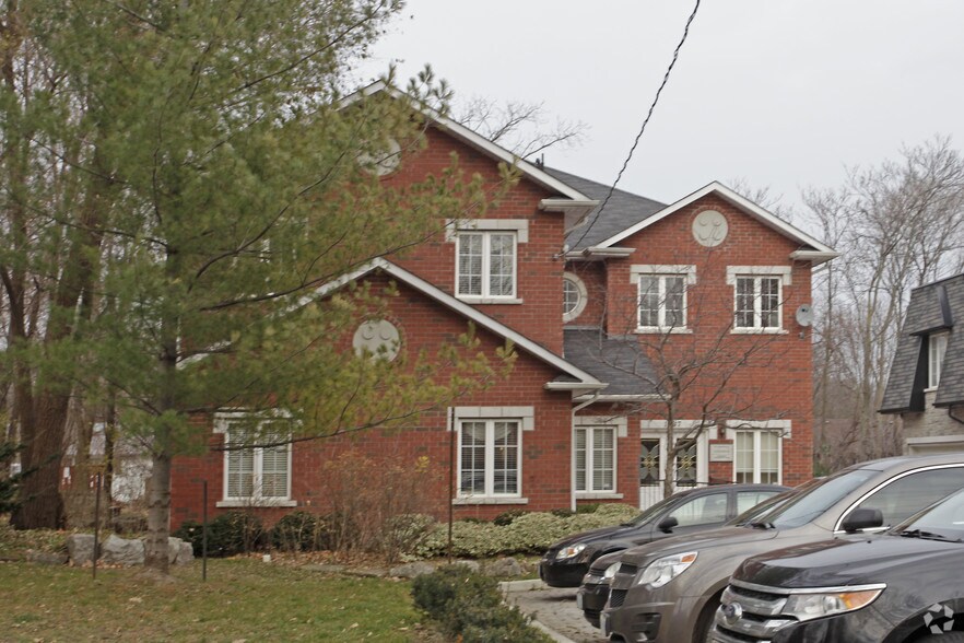 1547 Hurontario St, Mississauga, ON à louer - Photo de l’immeuble – Image 2 sur 2