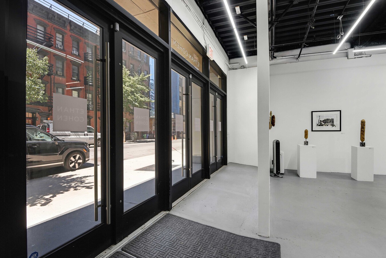 221-225 W 17th St, New York, NY 10011 - Lot Retail -  - Photo intérieure - Image 1 of 7