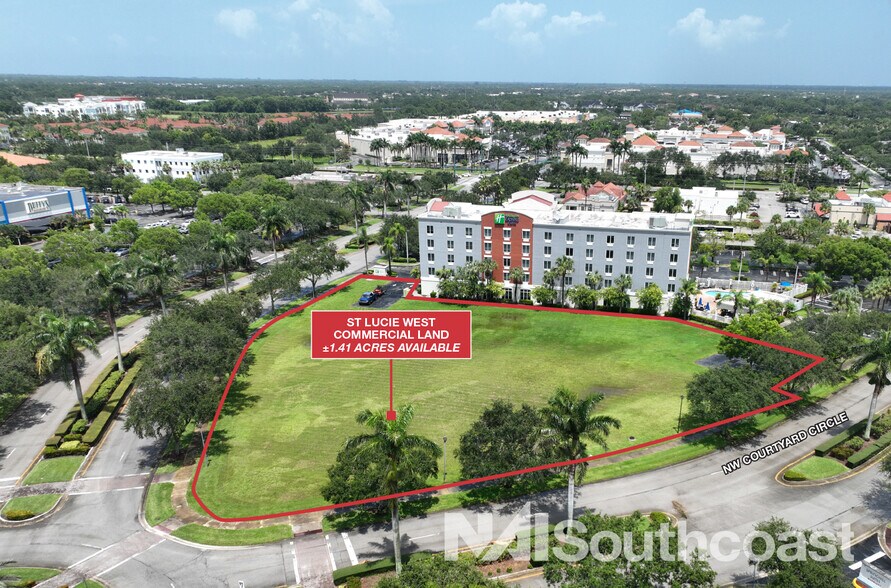 1901 NW Courtyard Cir, Port Saint Lucie, FL à vendre - Photo de l’immeuble – Image 1 sur 6