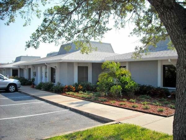 7850 Ulmerton Rd, Largo, FL à louer - Photo de l’immeuble – Image 3 sur 6
