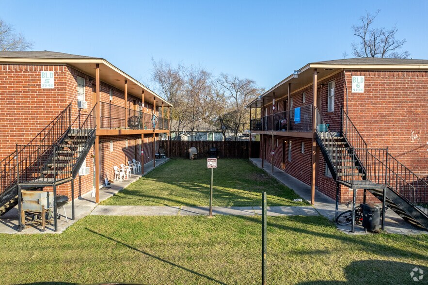 13932 Victoria St, Houston, TX à vendre - Photo de l’immeuble – Image 3 sur 21