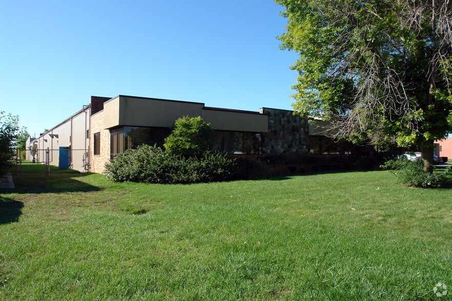 16000 Common Rd, Roseville, MI à vendre - Photo de l’immeuble – Image 3 sur 8