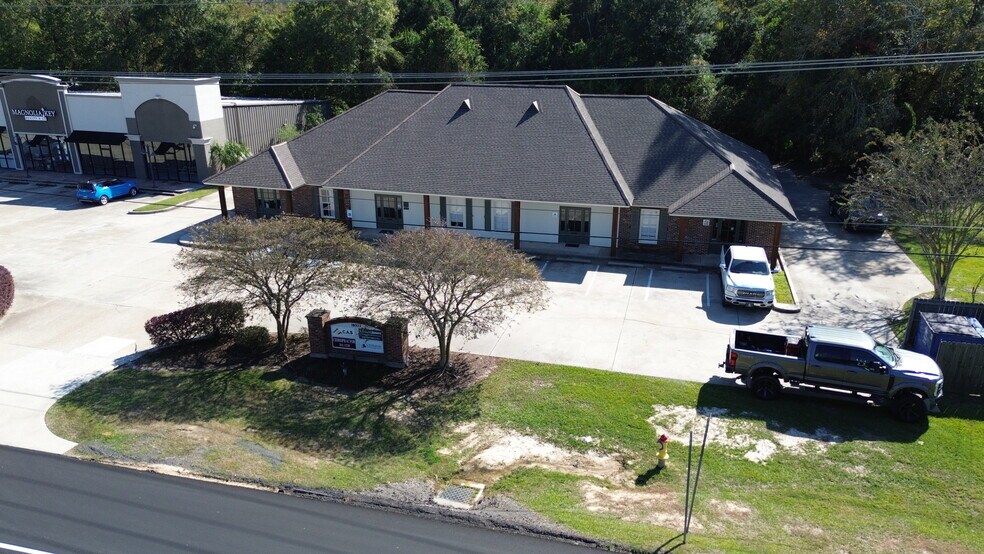 18522 Magnolia Bridge Rd, Greenwell Springs, LA à louer - Photo de l’immeuble – Image 3 sur 10