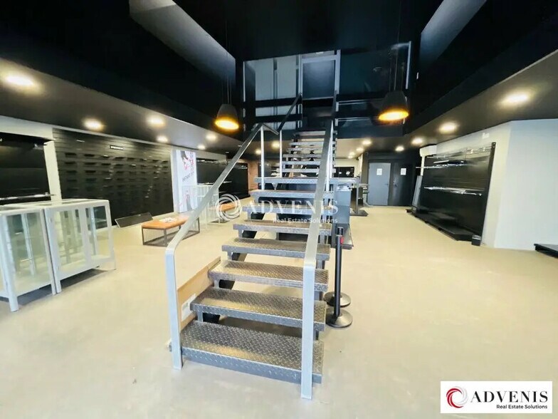 Local commercial dans Bordeaux à louer - Photo de l’immeuble – Image 3 sur 12