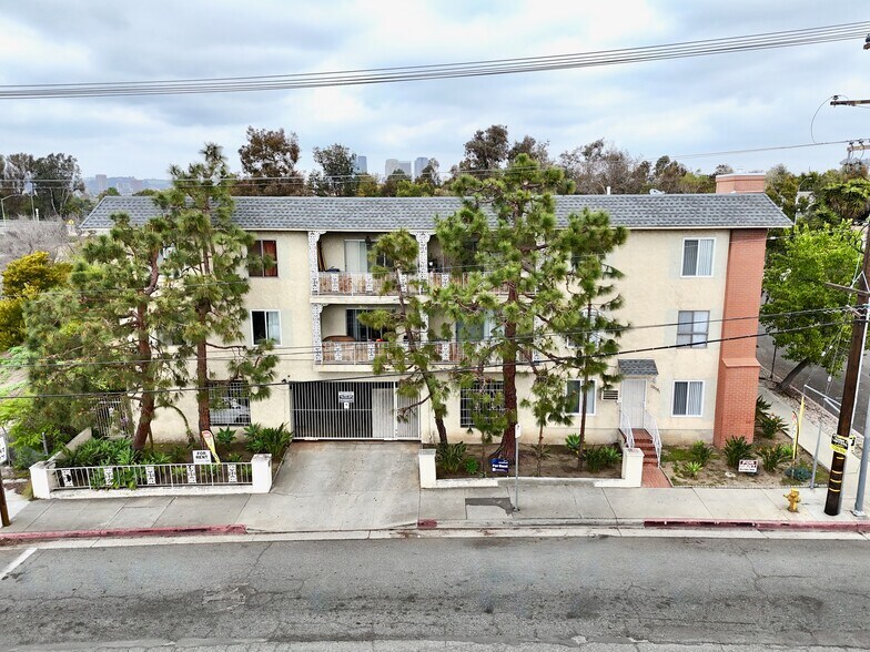 3189 Cheviot Vista Pl, Los Angeles, CA à vendre - Photo de l’immeuble – Image 2 sur 27