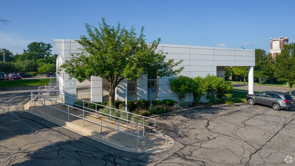 601 Michigan Ave, Holland, MI à louer - Photo de l’immeuble – Image 2 sur 24