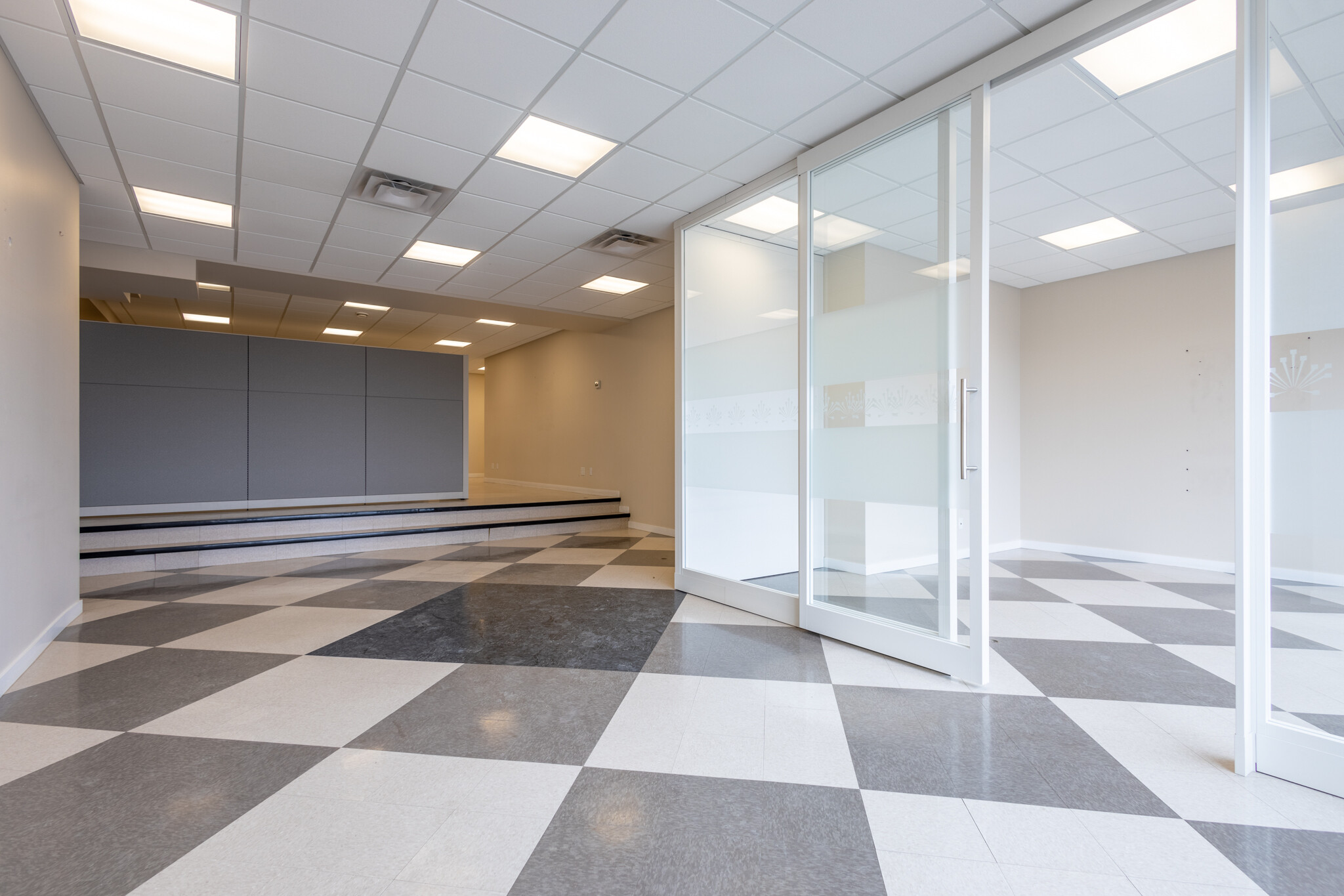 7708 104th St NW, Edmonton, AB à louer Photo intérieure– Image 1 sur 5