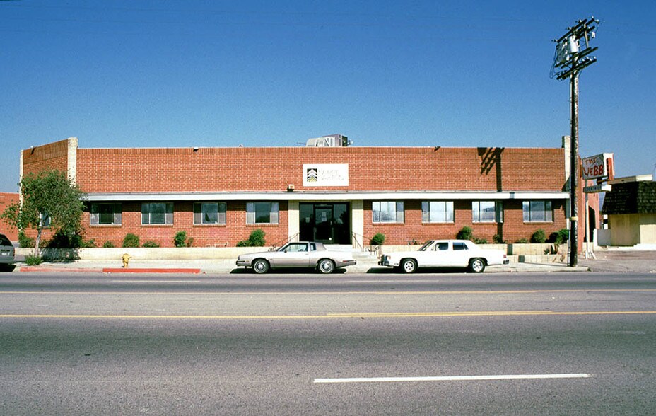 8110 Webb Ave, North Hollywood, CA à louer - Photo de l’immeuble – Image 2 sur 3