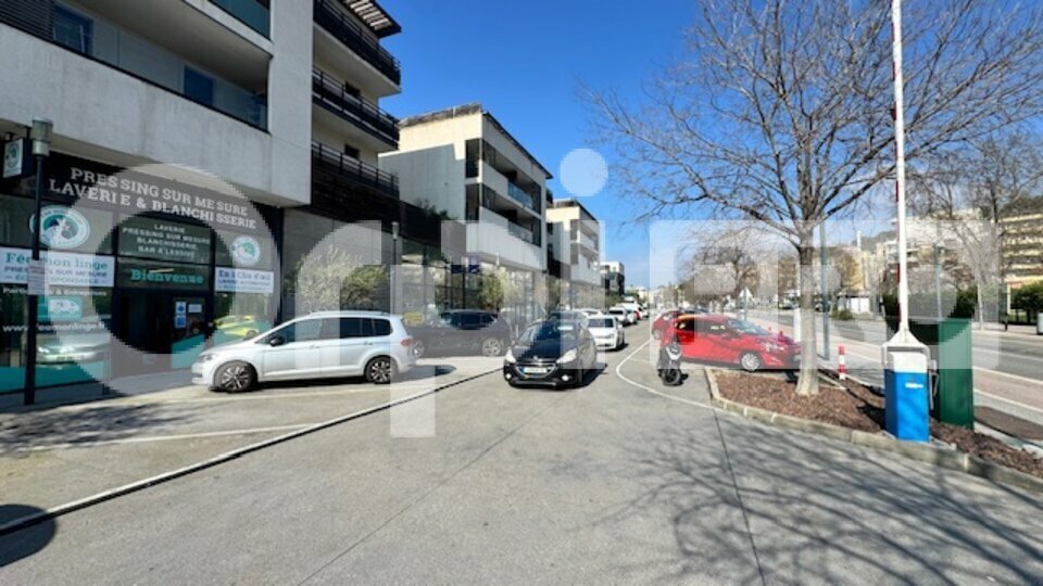 Local commercial dans CANNES-LA-BOCCA à louer - Photo de l’immeuble – Image 2 sur 9