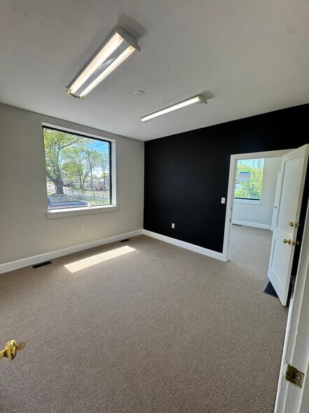 671 Naugatuck Ave, Milford, CT à louer - Photo de l’immeuble – Image 3 sur 11