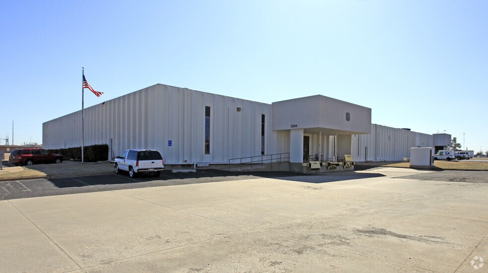 1200 W Rock Creek Rd, Norman, OK à louer - Photo de l’immeuble – Image 2 sur 2