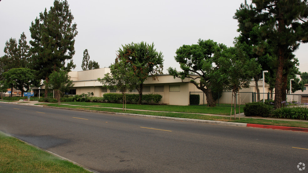 1025 W I St, Ontario, CA à louer - Photo de l’immeuble – Image 3 sur 6