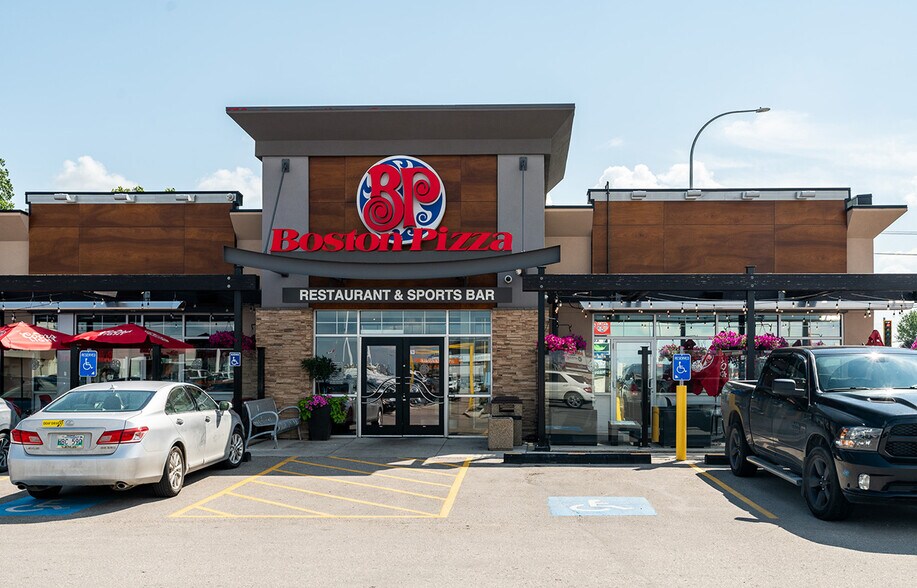 2211 Mcphillips St, Winnipeg, MB à louer - Photo de l’immeuble – Image 3 sur 4