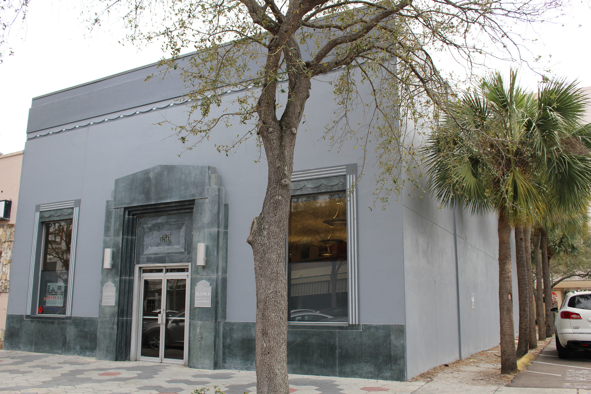 556 Central Ave, Saint Petersburg, FL à louer Photo de l’immeuble– Image 1 sur 11