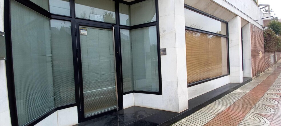 Bureaux/Local commercial dans Pozuelo de Alarcón, Madrid à louer - Photo de l’immeuble – Image 1 sur 5
