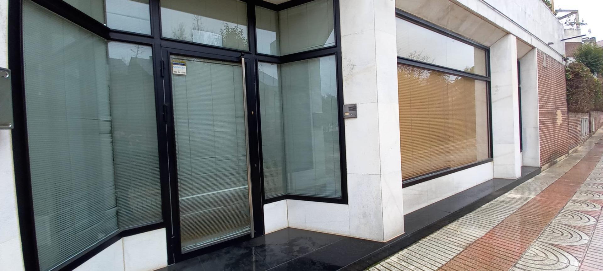 Bureaux/Local commercial dans Pozuelo de Alarcón, Madrid à louer Photo de l’immeuble– Image 1 sur 6