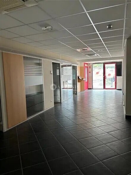 Local commercial dans Orléans à louer - Photo de l’immeuble – Image 1 sur 6